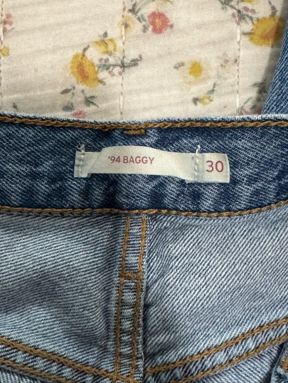 Levi’s 94 Baggy Jeans - Picture 6 of 7